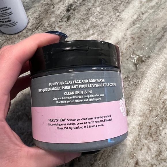 PINK purifying clay face and body mask with charcoal - Picture 4 of 4